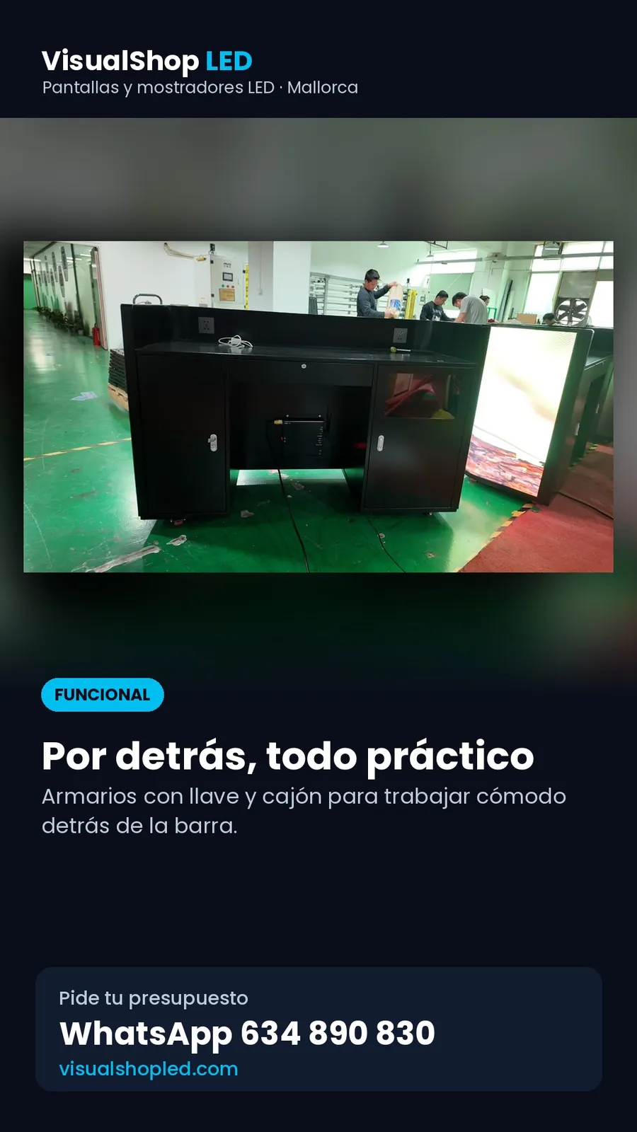 Parte trasera de un mostrador LED con armarios y cajón